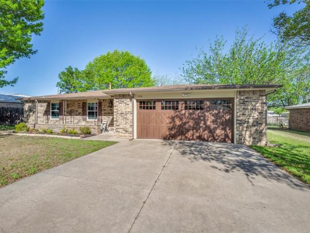 House for sale in Bowie, Texas