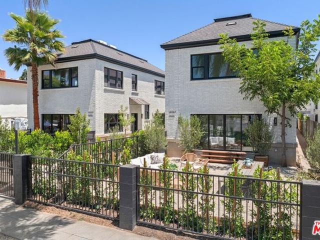 Townhouse for sale in Canoga Park, California