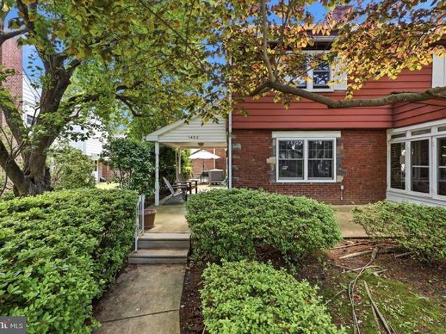 Townhouse for sale in Ardmore, Pennsylvania