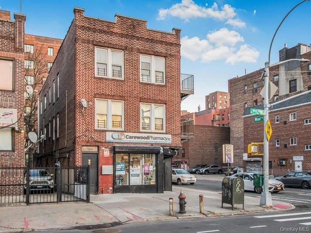 House for sale in The Bronx, Arverne