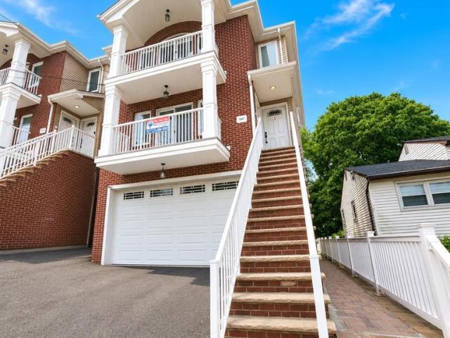 House for sale in Hudson, New Jersey
