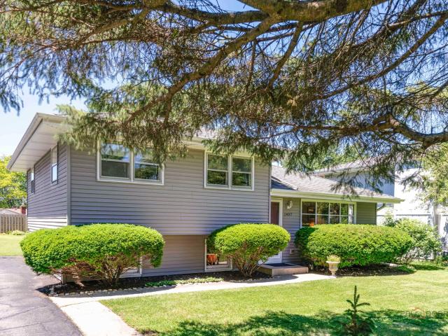 House for sale in Mchenry, Illinois