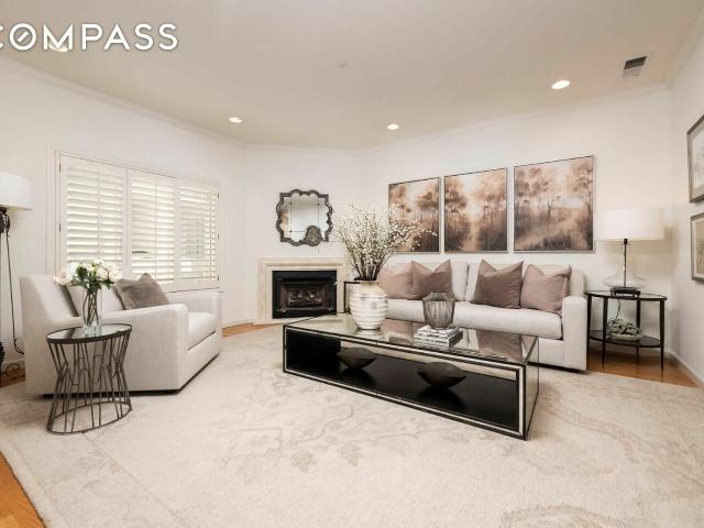 Townhouse for sale in Burlingame