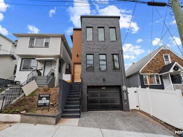 House for sale in Hudson, New Jersey