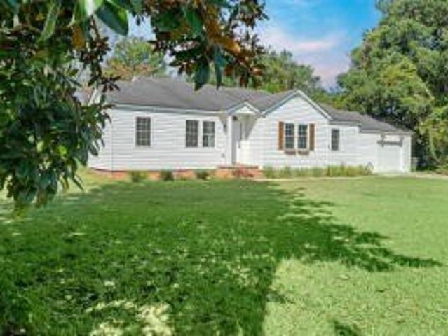 House for sale in Bonneau, South Carolina