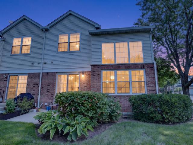 Townhouse for sale in Itasca, Illinois