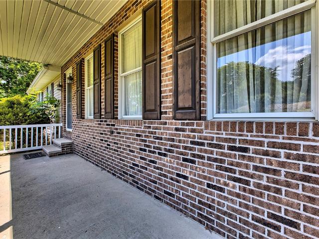House for sale in Laughlintown, Pennsylvania