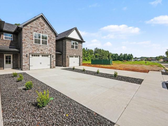 Townhouse for sale in Nelson, Kentucky