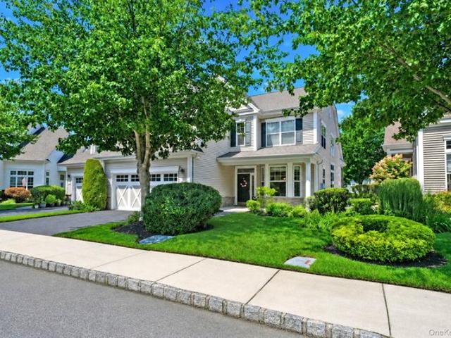 Townhouse for sale in Centereach, New York