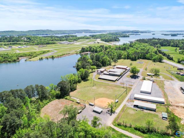 Commercial for sale in Guntersville