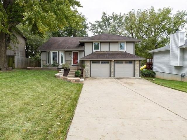 House for sale in Lansing, Leavenworth County