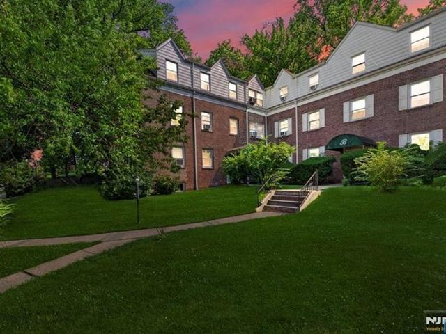 Condo for sale in Teaneck, New Jersey