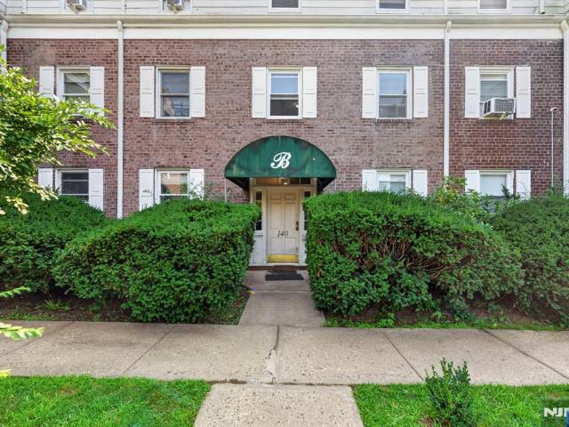 Condo for sale in Teaneck, New Jersey