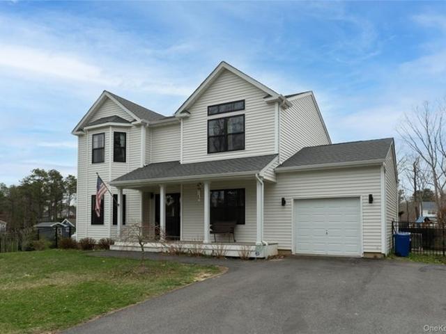 House for sale in Centereach, New York