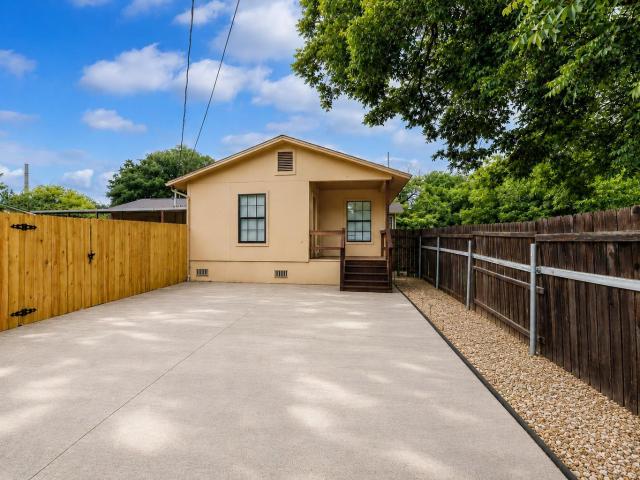 House for sale in Luling, Caldwell County