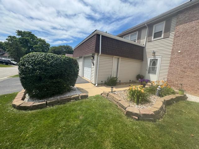 Townhouse for sale in Bolingbrook, Illinois