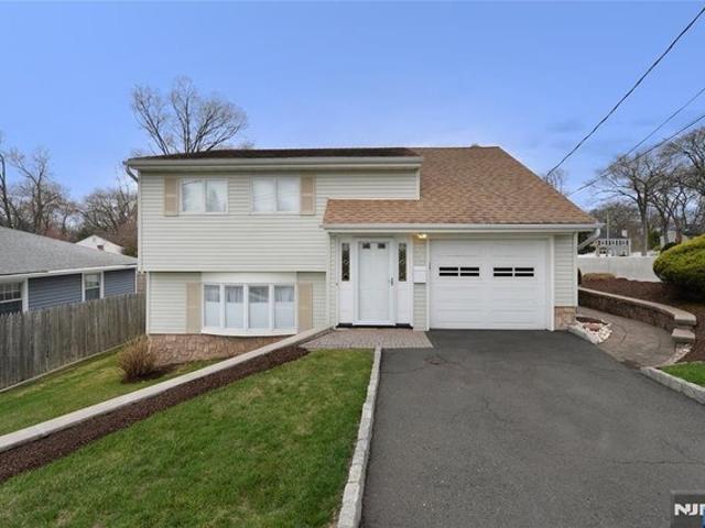 House for sale in Waldwick, New Jersey