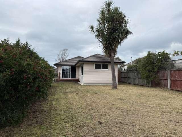 House for sale in Chaslands, Canterbury