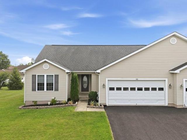 Townhouse for sale in Kearneysville, West Virginia
