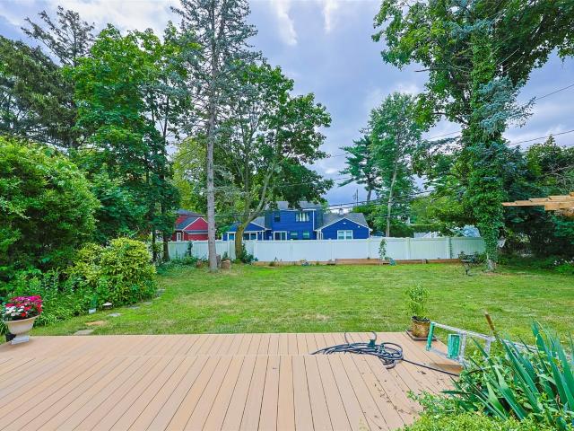 House for sale in Roslyn Heights