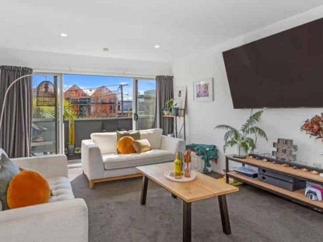 Townhouse for rent in Heathcote, Canterbury