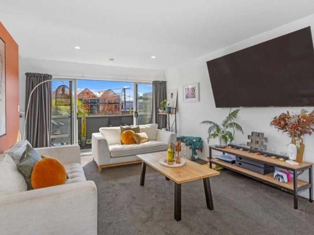 Townhouse for rent in Edgeware, Linwood-Central-Heathcote Community