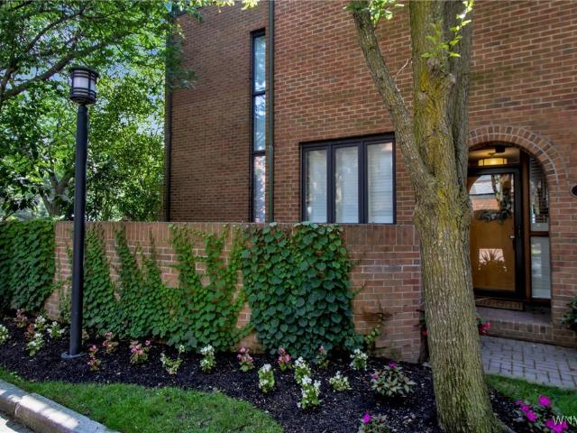 Townhouse for sale in Buffalo
