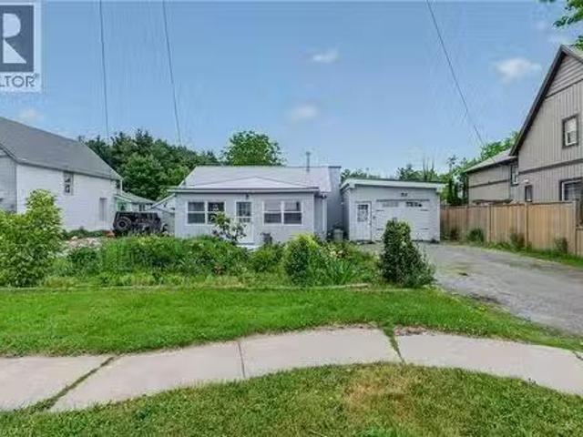 House for sale in Ontario