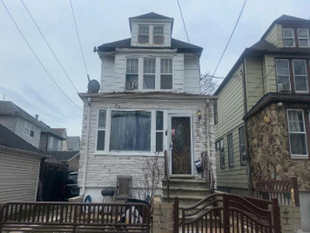 House for sale in Queens, Arverne