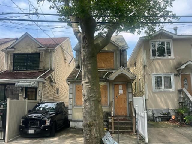 House for sale in Queens, Arverne