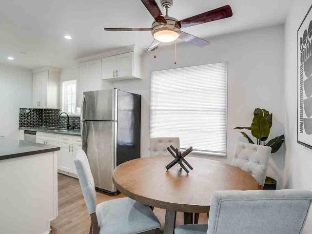 Apartment for rent in Van Nuys Neighborhood Council District, Canoga Park