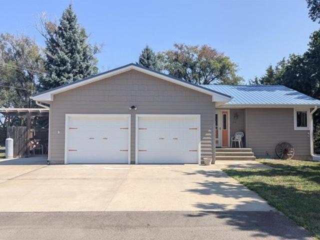 House for sale in Springfield, Bon Homme County