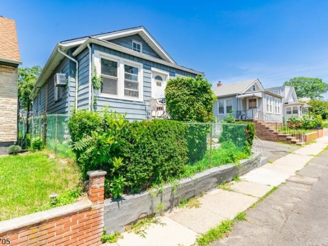House for sale in Hillside, New Jersey