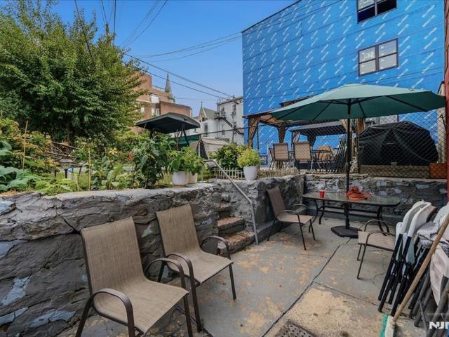 Commercial for rent in Hudson, New Jersey