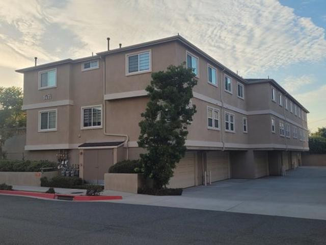 Townhouse for rent in Canoga Park, California