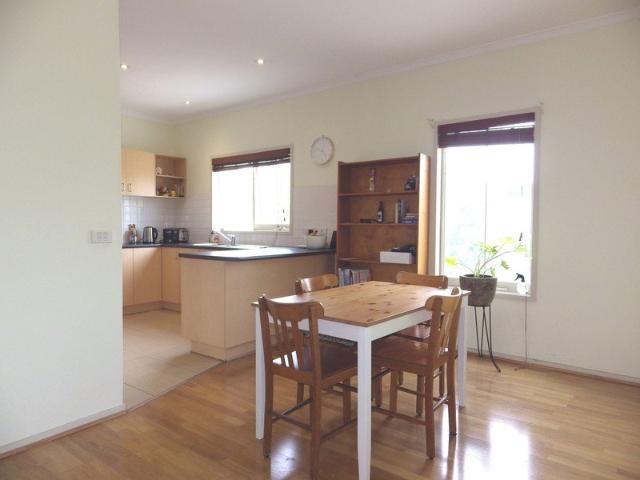 Townhouse for rent in Kensington, Melbourne