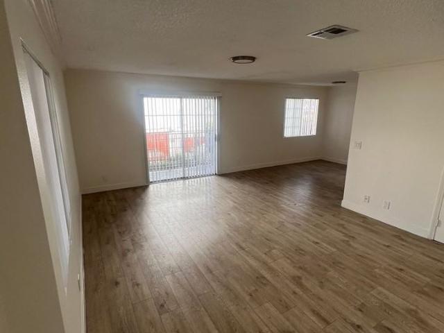 Apartment for rent in Canoga Park, California