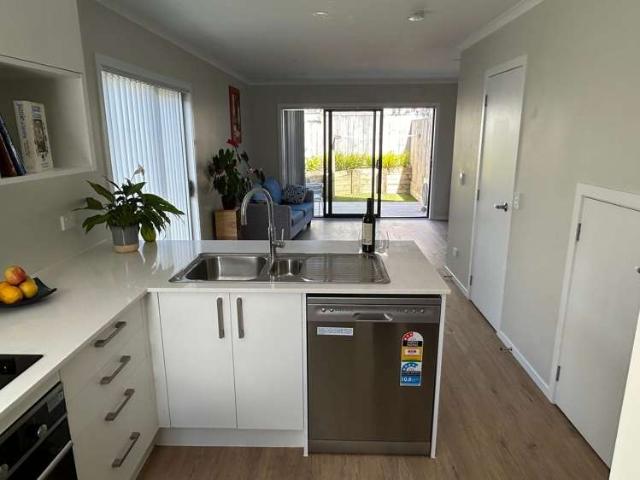 Townhouse for rent in Rānui, Henderson-Massey