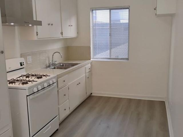 Apartment for rent in Canoga Park, California