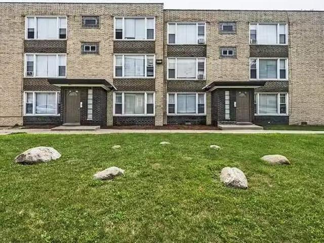 Condo for rent in Bedford Park