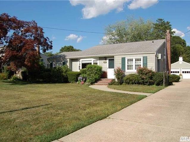 House for sale in Bay Shore, Town of Islip