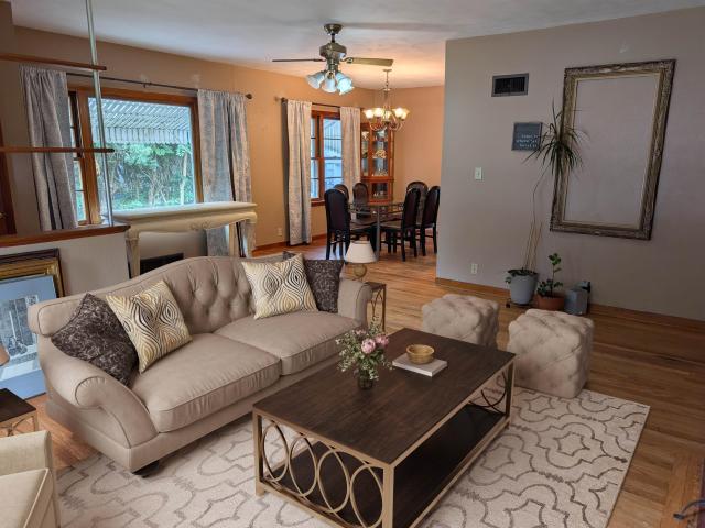 House for sale in Dixon, Lee County