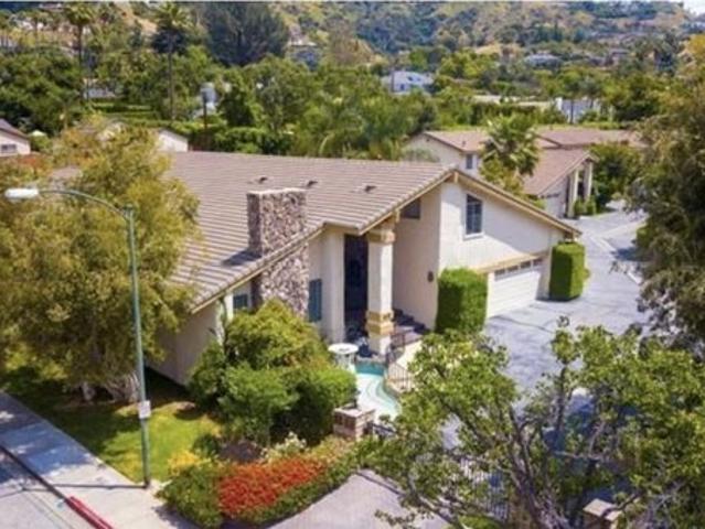Townhouse for sale in Glendale, California