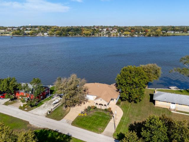House for sale in Rapids City, Rock Island County