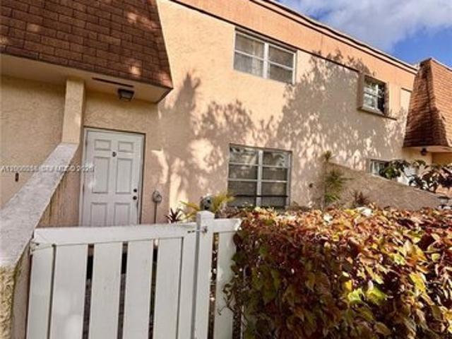 Townhouse for sale in Margate, Florida