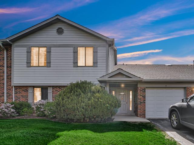 Condo for sale in Arlington Heights