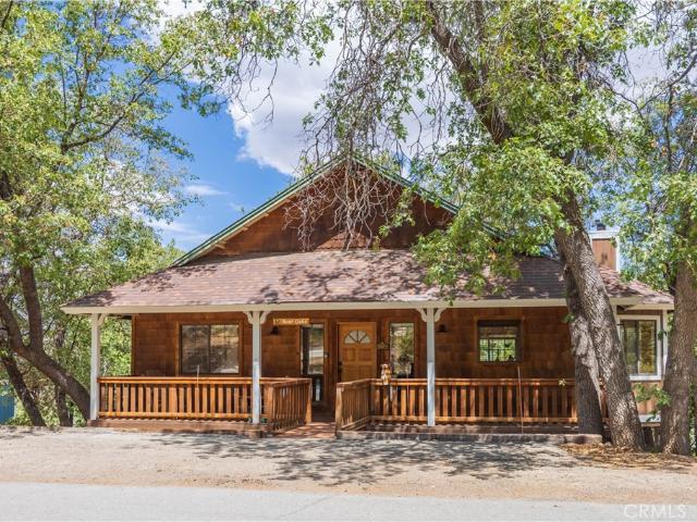 House for sale in Moonridge, Big Bear City