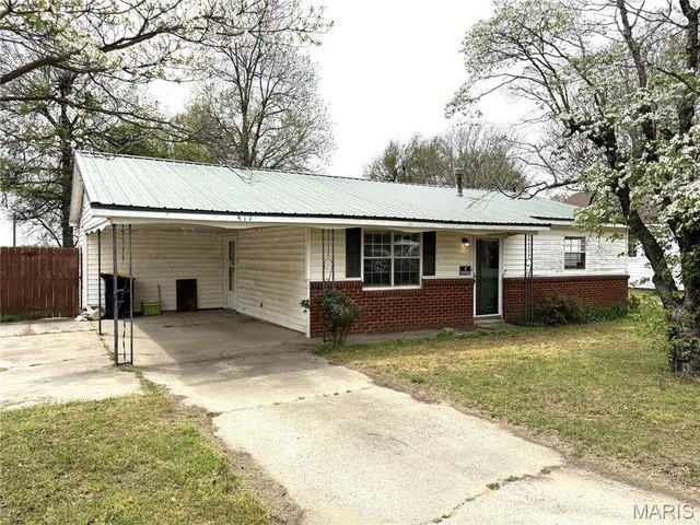 House for sale in Kennett, Missouri