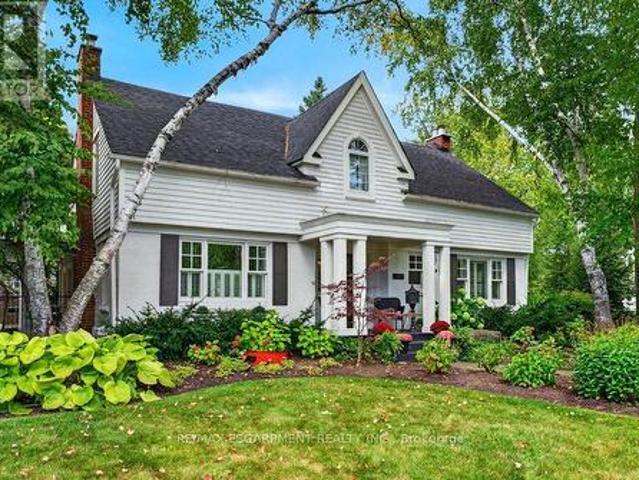 House for sale in Burlington, Golden Horseshoe