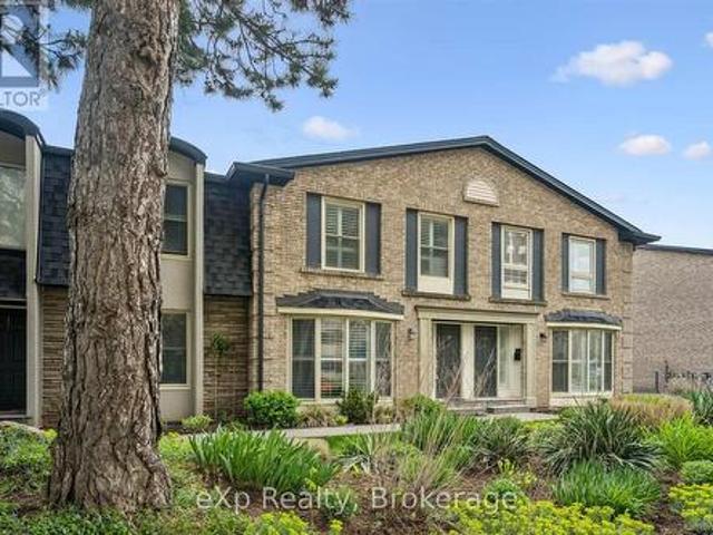 Townhouse for sale in Burlington, Ontario